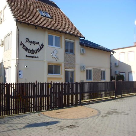 Pegazus Vendeghaz Hotel Hajduszoboszlo Exterior photo