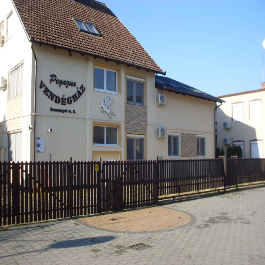 Pegazus Vendeghaz Hotel Hajduszoboszlo Exterior photo