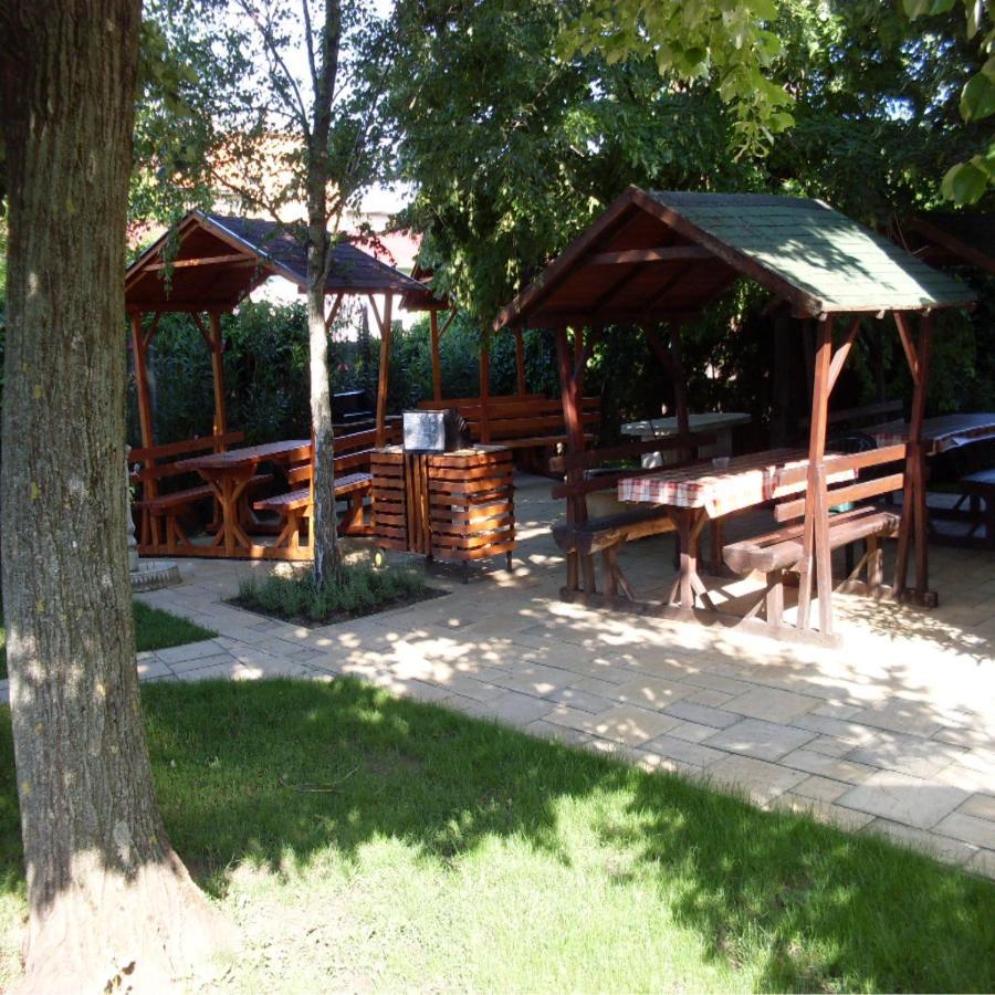 Pegazus Vendeghaz Hotel Hajduszoboszlo Exterior photo