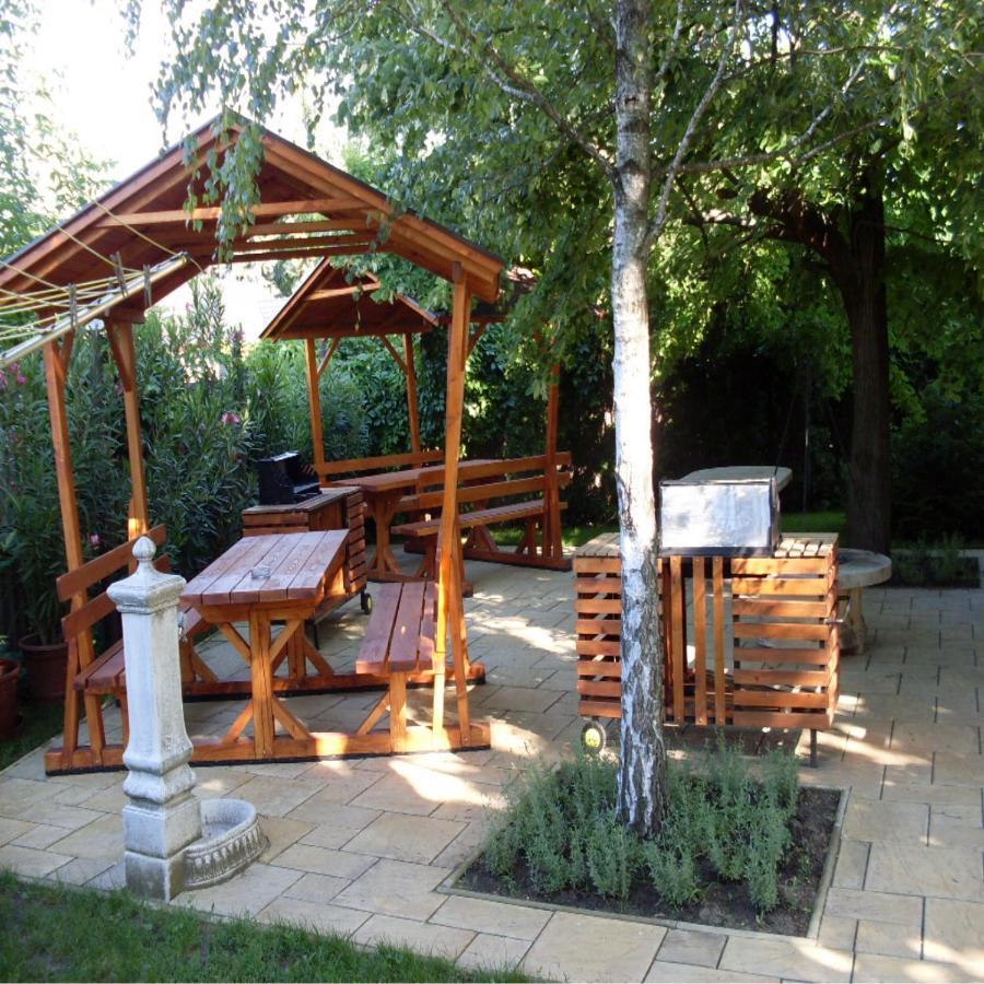 Pegazus Vendeghaz Hotel Hajduszoboszlo Exterior photo